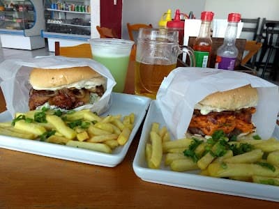 Trop's Hamburgueria - Foto 2